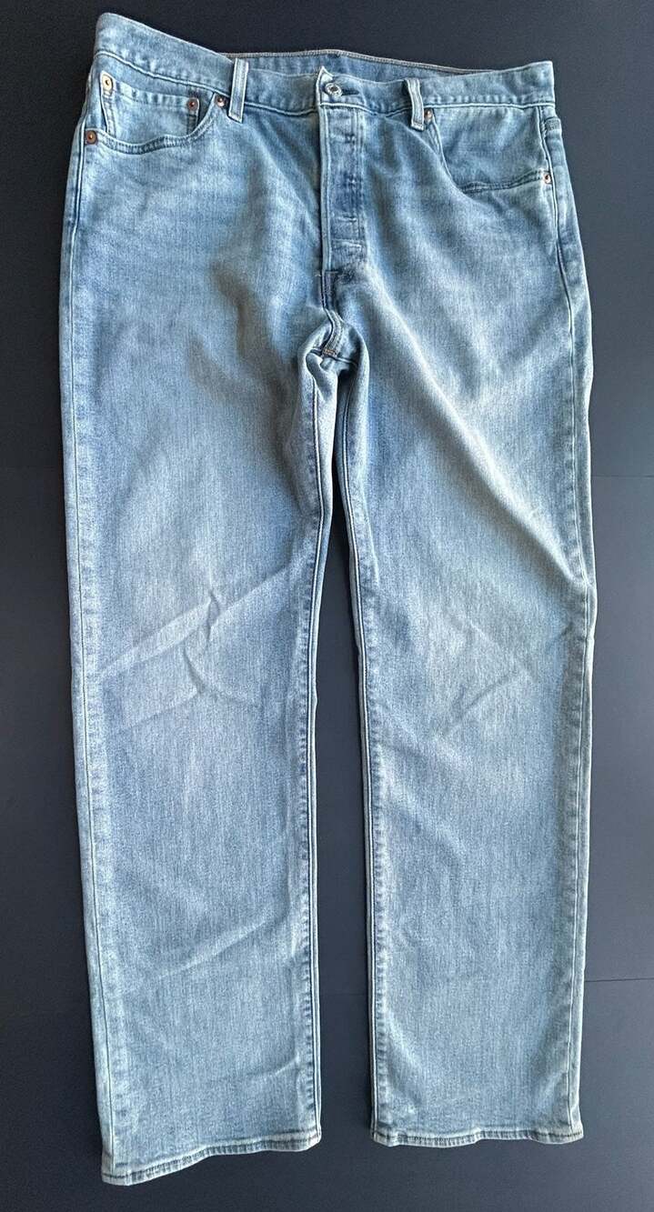 Levi's 501 Light Wash Blue Denim Jeans 35/32